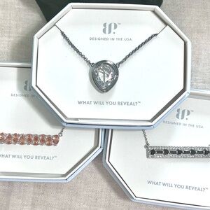 Bundle three necklaces